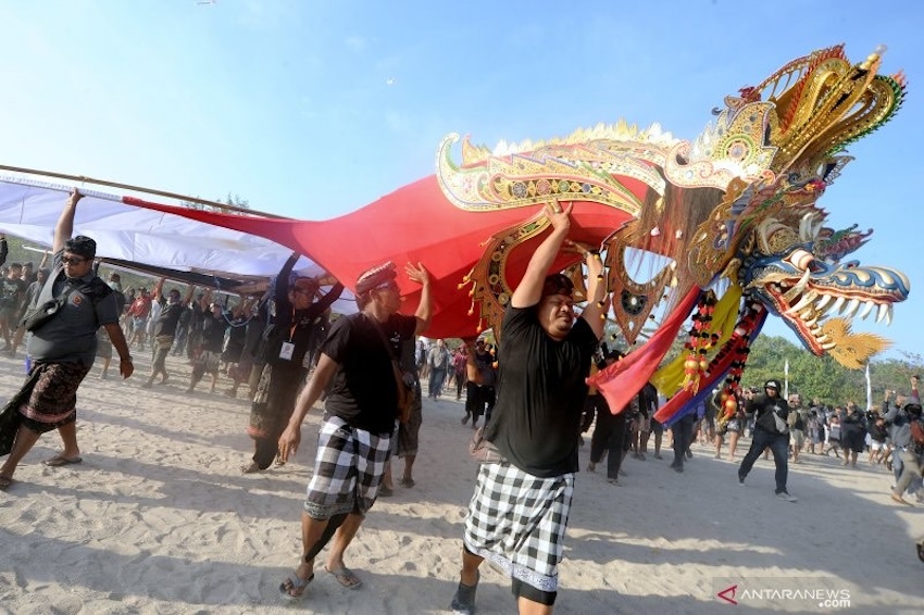 This image has an empty alt attribute; its file name is Photo-3-Balinese-Kite.jpeg