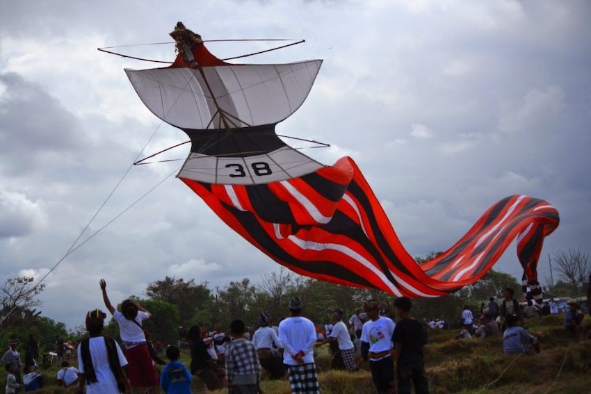 This image has an empty alt attribute; its file name is Photo-4-Balinese-Kite.jpeg